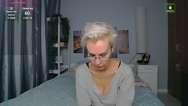 Snapshot of HelgaHimmell chatting on 12/17/24, 10:22 HelgaHimmell online show from 12/17/24, 10:22