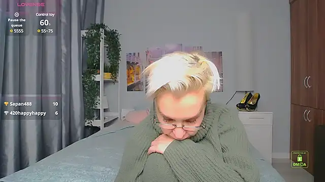 Snapshot of HelgaHimmell chatting on 12/18/24, 01:26 HelgaHimmell online show from 12/18/24, 01:26