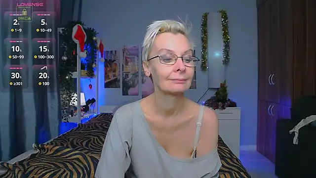 Snapshot of HelgaHimmell chatting on 12/23/24, 10:01 HelgaHimmell online show from 12/23/24, 10:01