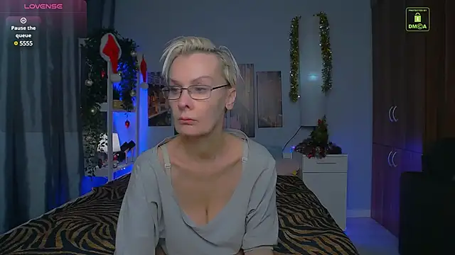 Snapshot of HelgaHimmell chatting on 12/24/24, 04:08 HelgaHimmell online show from 12/24/24, 04:08