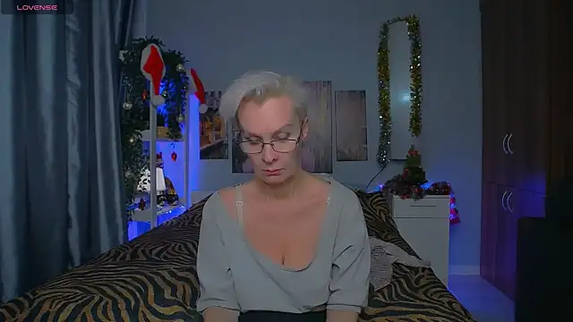 Snapshot of HelgaHimmell chatting on 01/05/25, 12:42 HelgaHimmell online show from 01/05/25, 12:42