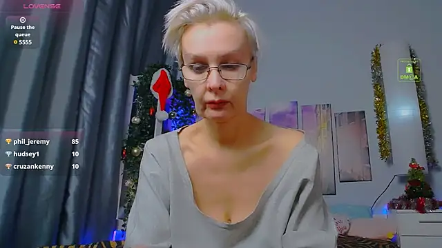 Snapshot of HelgaHimmell chatting on 01/11/25, 02:20 HelgaHimmell online show from 01/11/25, 02:20