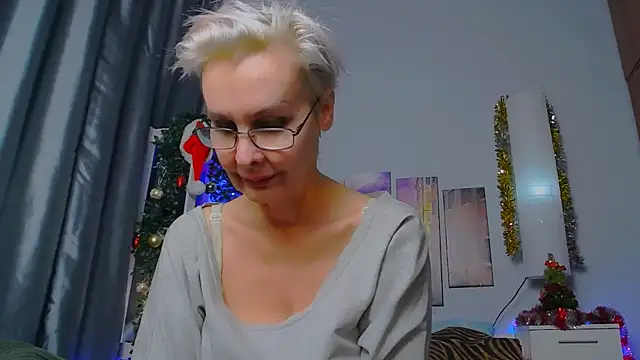 Snapshot of HelgaHimmell chatting on 01/13/25, 01:34 HelgaHimmell online show from 01/13/25, 01:34