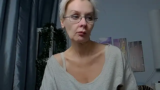 Snapshot of HelgaHimmell chatting on 01/19/25, 03:50 HelgaHimmell online show from 01/19/25, 03:50