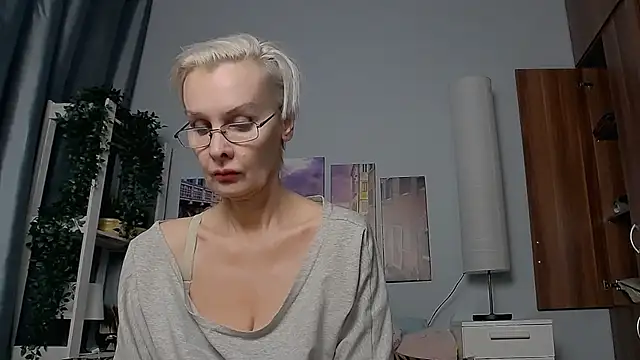 Snapshot of HelgaHimmell chatting on 01/22/25, 01:42 HelgaHimmell online show from 01/22/25, 01:42