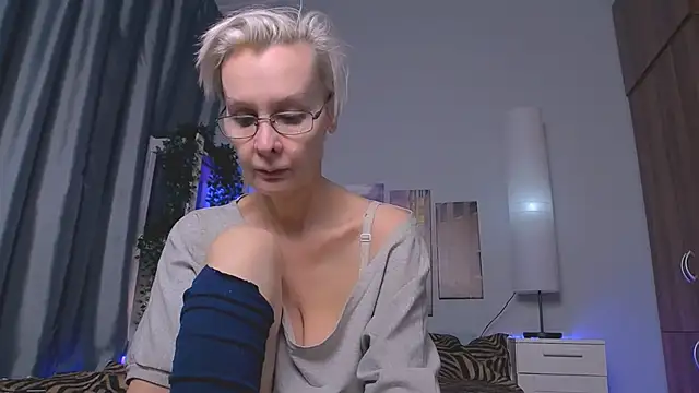 Snapshot of HelgaHimmell chatting on 01/27/25, 03:37 HelgaHimmell online show from 01/27/25, 03:37