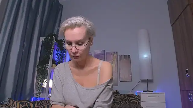 Snapshot of HelgaHimmell chatting on 01/27/25, 06:41 HelgaHimmell online show from 01/27/25, 06:41