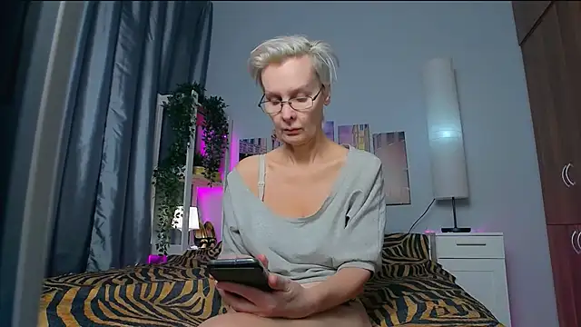 Snapshot of HelgaHimmell chatting on 01/31/25, 03:52 HelgaHimmell online show from 01/31/25, 03:52