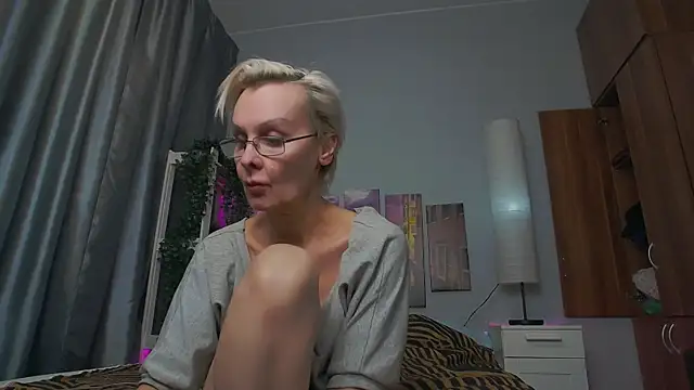 Snapshot of HelgaHimmell chatting on 02/27/25, 02:21 HelgaHimmell online show from 02/27/25, 02:21