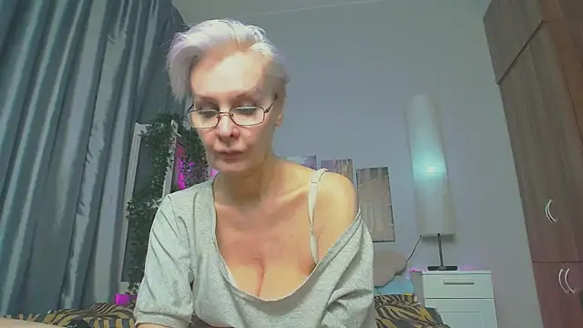 Snapshot of HelgaHimmell chatting on 02/28/25, 11:23 HelgaHimmell online show from 02/28/25, 11:23