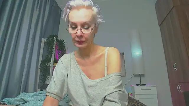 Snapshot of HelgaHimmell chatting on 03/01/25, 09:40 HelgaHimmell online show from 03/01/25, 09:40