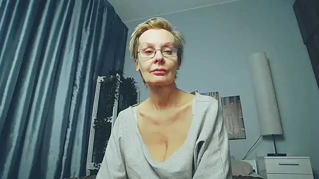 Snapshot of HelgaHimmell chatting on 03/09/25, 10:08 HelgaHimmell online show from 03/09/25, 10:08