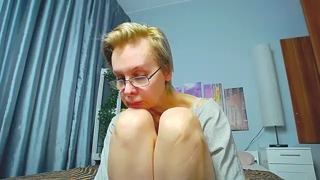 Snapshot of HelgaHimmell chatting on 03/10/25, 01:12 HelgaHimmell online show from 03/10/25, 01:12