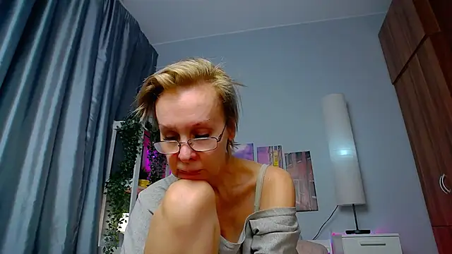 Snapshot of HelgaHimmell chatting on 03/11/25, 02:32 HelgaHimmell online show from 03/11/25, 02:32