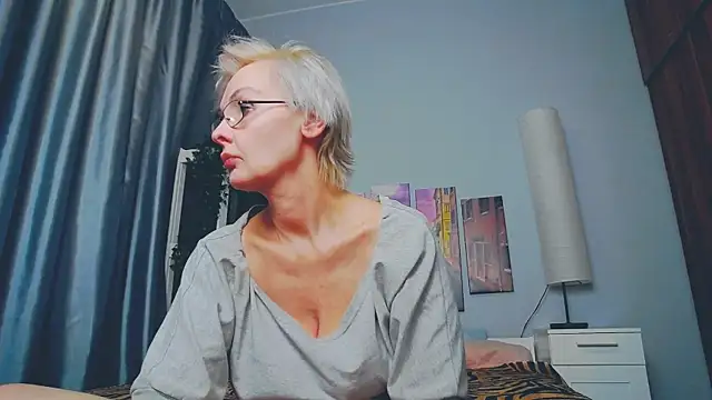 Snapshot of HelgaHimmell chatting on 03/12/25, 11:44 HelgaHimmell online show from 03/12/25, 11:44