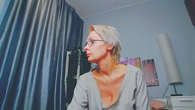 Snapshot of HelgaHimmell chatting on 03/13/25, 02:49 HelgaHimmell online show from 03/13/25, 02:49