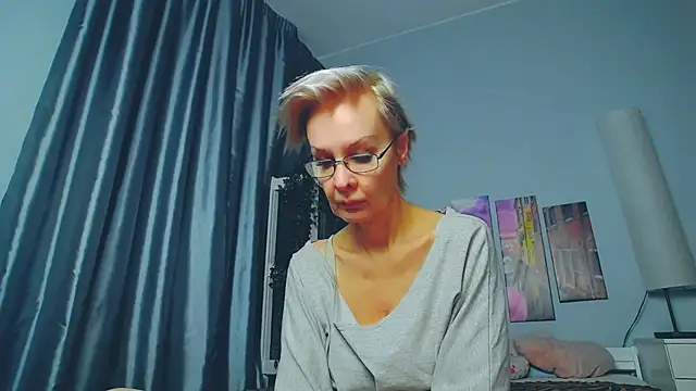 Snapshot of HelgaHimmell chatting on 03/15/25, 10:00 HelgaHimmell online show from 03/15/25, 10:00