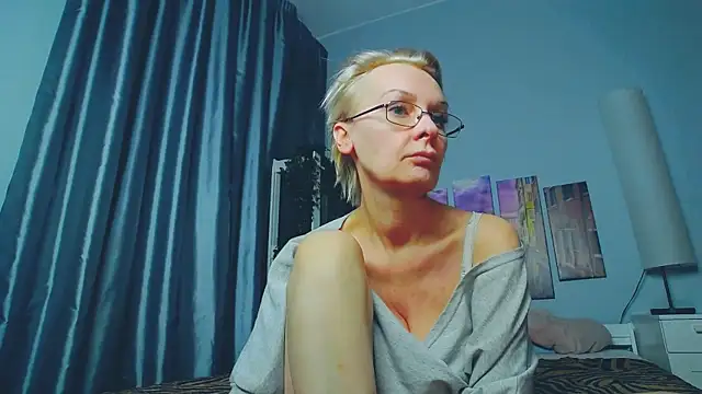 Snapshot of HelgaHimmell chatting on 03/16/25, 01:07 HelgaHimmell online show from 03/16/25, 01:07