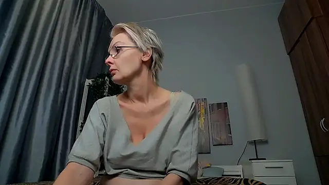 Snapshot of HelgaHimmell chatting on 03/17/25, 04:08 HelgaHimmell online show from 03/17/25, 04:08