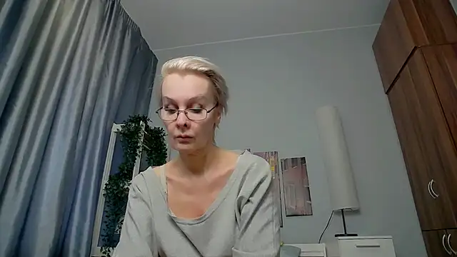 Snapshot of HelgaHimmell chatting on 03/17/25, 07:13 HelgaHimmell online show from 03/17/25, 07:13