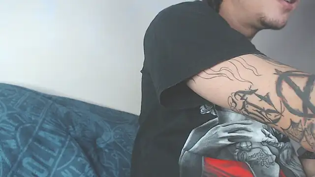 Snapshot of AndyBetti chatting on 12/05/25, 01:36 AndyBetti online show from 12/05/25, 01:36