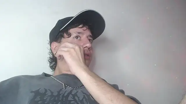 Snapshot of AndyBetti chatting on 01/15/26, 01:21 AndyBetti online show from 01/15/26, 01:21