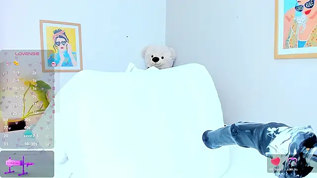 jasminnee  online show from 04/21/26, 01:39