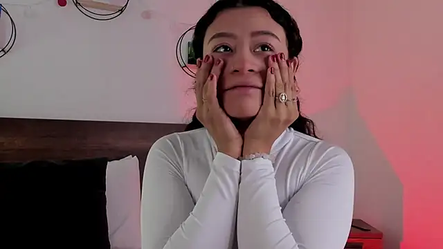 Snapshot of YenniferCurly chatting on 12/21/24, 12:38 YenniferCurly online show from 12/21/24, 12:38