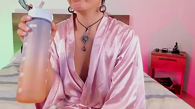 Snapshot of YenniferCurly chatting on 01/30/25, 12:27 YenniferCurly online show from 01/30/25, 12:27