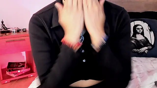 Snapshot of YenniferCurly chatting on 02/07/25, 12:06 YenniferCurly online show from 02/07/25, 12:06