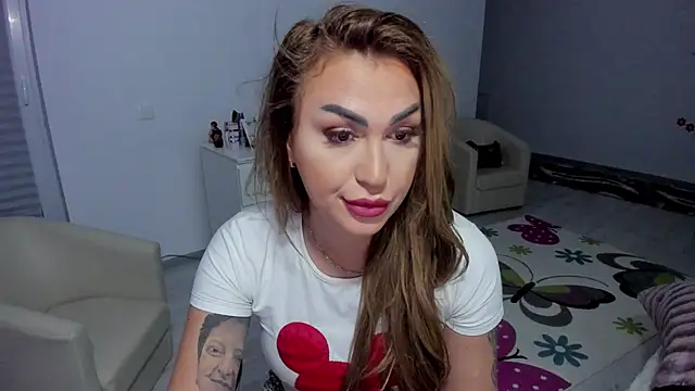 Snapshot of GlossyDiamondX chatting on 01/30/25, 04:58 GlossyDiamondX online show from 01/30/25, 04:58