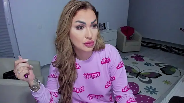 Snapshot of GlossyDiamondX chatting on 02/10/25, 04:30 GlossyDiamondX online show from 02/10/25, 04:30