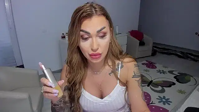 Snapshot of GlossyDiamondX chatting on 02/12/25, 05:47 GlossyDiamondX online show from 02/12/25, 05:47