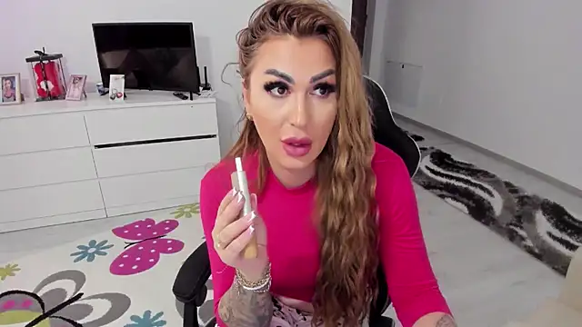 Snapshot of GlossyDiamondX chatting on 03/19/25, 12:45 GlossyDiamondX online show from 03/19/25, 12:45