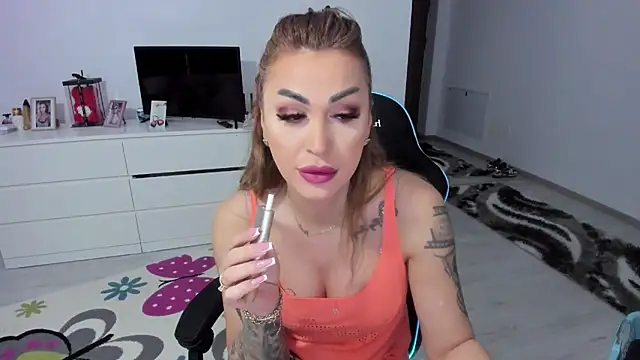 Snapshot of GlossyDiamondX chatting on 03/20/25, 05:46 GlossyDiamondX online show from 03/20/25, 05:46