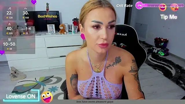 Snapshot of GlossyDiamondX chatting on 09/18/25, 02:57 GlossyDiamondX online show from 09/18/25, 02:57