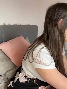 Snapshot of Loella-Rose chatting on 01/24/25, 09:06 Loella-Rose online show from 01/24/25, 09:06