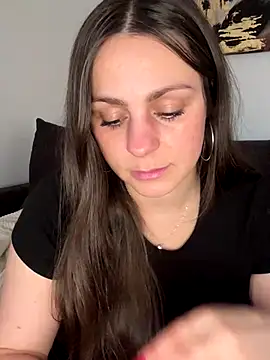 Snapshot of Loella-Rose chatting on 12/16/25, 09:47 Loella-Rose online show from 12/16/25, 09:47