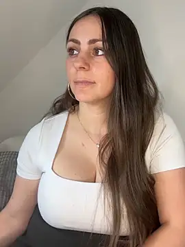 Snapshot of Loella-Rose chatting on 06/09/26, 07:31 Loella-Rose online show from 06/09/26, 07:31