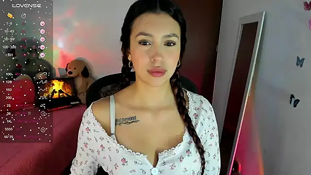 Snapshot of youpinkgirl_ chatting on 01/11/25, 01:06 youpinkgirl  online show from 01/11/25, 01:06