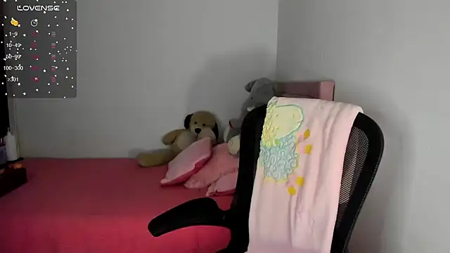 Snapshot of youpinkgirl_ chatting on 02/07/25, 12:31 youpinkgirl  online show from 02/07/25, 12:31