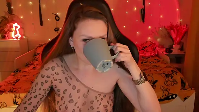 desperatehousewife   online show from 10/20/25, 07:14