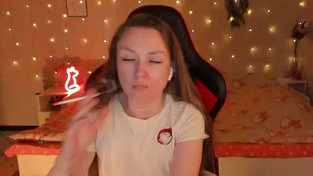 desperatehousewife   online show from 04/21/26, 09:06