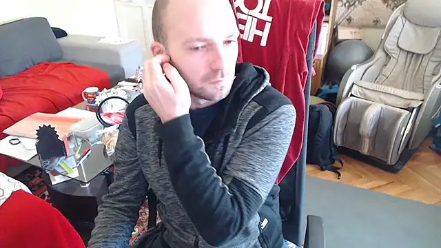 Snapshot of RealManHaveHairy chatting on 02/03/25, 12:47 RealManHaveHairy online show from 02/03/25, 12:47