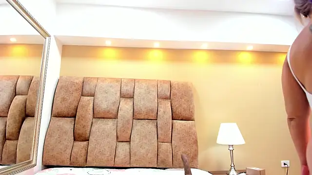 Snapshot of MiiaHot chatting on 11/08/25, 09:13 MiiaHot online show from 11/08/25, 09:13