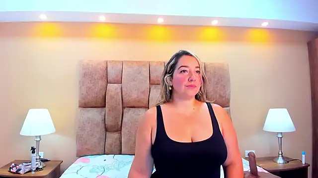 Snapshot of MiiaHot chatting on 03/01/26, 02:41 MiiaHot online show from 03/01/26, 02:41