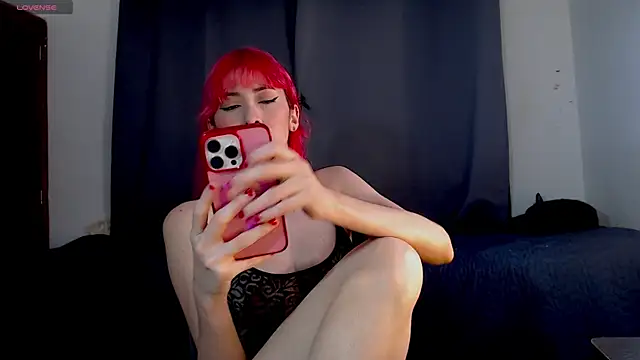 lanaturner  online show from 12/05/24, 11:40