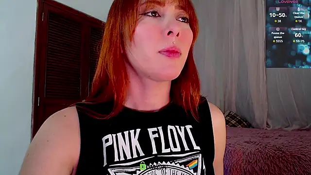 lanaturner  online show from 10/25/25, 06:43