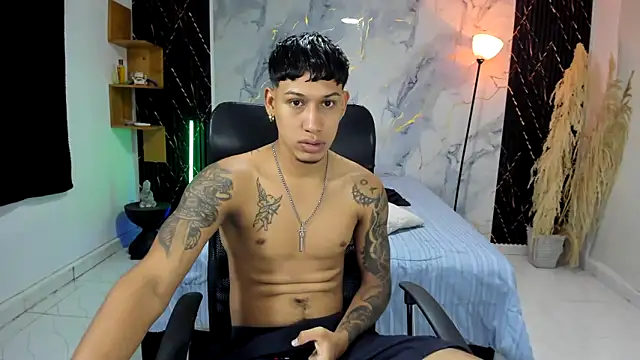 Snapshot of slim_master12 chatting on 05/06/26, 11:32 slim master12 online show from 05/06/26, 11:32