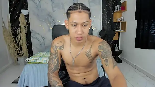Snapshot of slim_master12 chatting on 08/06/26, 02:52 slim master12 online show from 08/06/26, 02:52